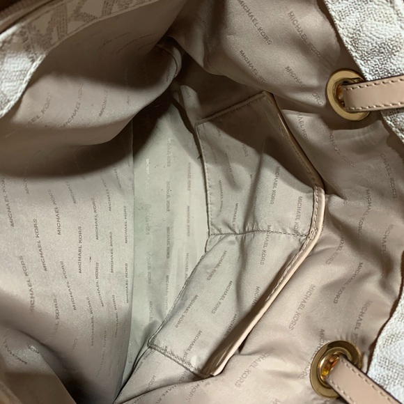 Michael Kors Jet Set Monogram Tote - Picture 5 of 8